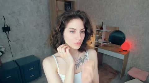 Mia online show from 05-22-26, 05:58