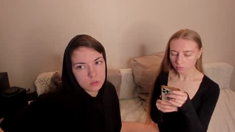 Snapshot of secret_dreams_ chatting on 12-04-24, 08:45 Amanda and pair in a real life we love each other but can play with you online show from 12-04-24, 08:45