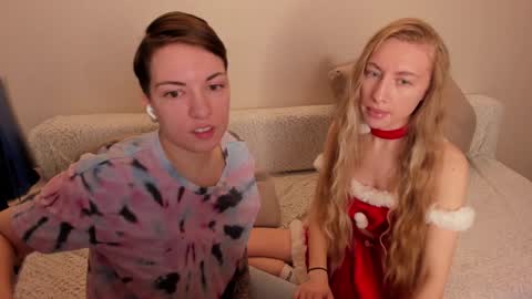 Snapshot of secret_dreams_ chatting on 12-21-24, 03:20 Amanda and pair in a real life we love each other but can play with you online show from 12-21-24, 03:20
