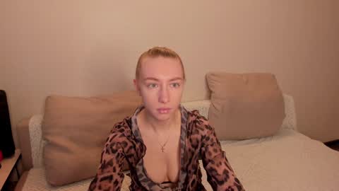 Snapshot of secret_dreams_ chatting on 01-16-25, 08:33 Amanda and pair in a real life we love each other but can play with you online show from 01-16-25, 08:33