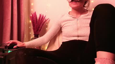 Snapshot of secretanni chatting on 01-02-25, 07:18 Anni online show from 01-02-25, 07:18