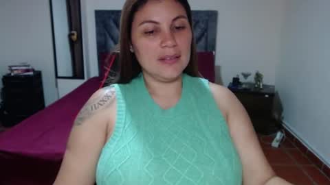 Snapshot of secretdeluxe chatting on 06-29-26, 12:27 Secret Bella online show from 06-29-26, 12:27
