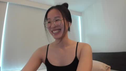 Snapshot of secretgirlfriendxo chatting on 06-05-26, 11:32 Angela online show from 06-05-26, 11:32