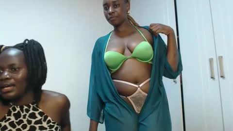 Snapshot of seductive_candie chatting on 10-18-25, 04:30 Candie online show from 10-18-25, 04:30