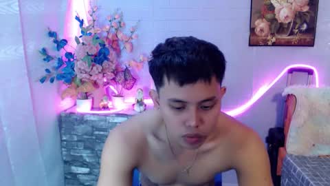 Snapshot of seductive_maxxx chatting on 05-30-26, 08:11 Max online show from 05-30-26, 08:11