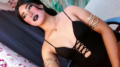 Snapshot of seductive_scarllete chatting on 12-14-25, 05:57 SCARLETTE online show from 12-14-25, 05:57