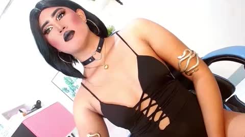 Snapshot of seductive_scarllete chatting on 01-17-26, 09:51 SCARLETTE online show from 01-17-26, 09:51