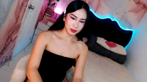 Snapshot of seductive_vana chatting on 07-14-26, 02:05 Vanessa online show from 07-14-26, 02:05