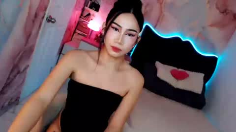 Snapshot of seductive_vana chatting on 07-17-26, 09:52 Vanessa online show from 07-17-26, 09:52