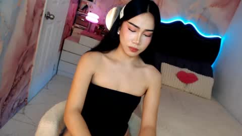 Snapshot of seductive_vana chatting on 07-23-26, 12:35 Vanessa online show from 07-23-26, 12:35