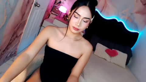 Snapshot of seductive_vana chatting on 07-24-26, 12:52 Vanessa online show from 07-24-26, 12:52