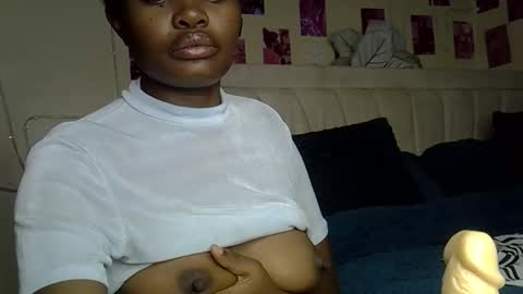 Snapshot of seductiveglow chatting on 01-17-26, 05:34 seductive glow online show from 01-17-26, 05:34