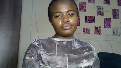 Snapshot of seductiveglow chatting on 01-19-26, 06:06 seductive glow online show from 01-19-26, 06:06