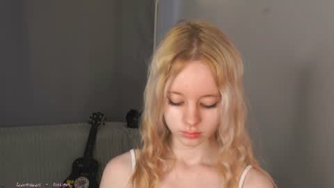 Snapshot of seebunny chatting on 06-25-26, 04:22 See Its honey bunny im Lana online show from 06-25-26, 04:22