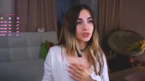 Snapshot of seeeyoubaby chatting on 09-16-25, 04:19 Slavia online show from 09-16-25, 04:19