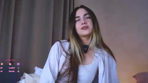 Snapshot of seeeyoubaby chatting on 10-05-25, 04:16 Slavia online show from 10-05-25, 04:16