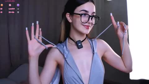 Snapshot of seeeyoubaby chatting on 10-30-25, 01:01 Slavia online show from 10-30-25, 01:01