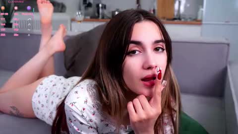 Snapshot of seeeyoubaby chatting on 11-24-25, 01:22 Slavia online show from 11-24-25, 01:22