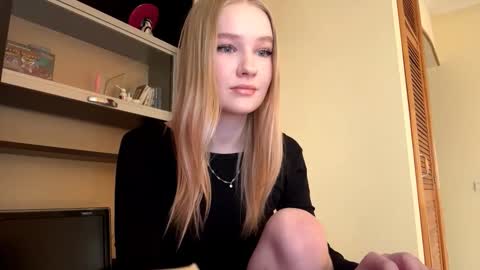 Snapshot of seemabensch chatting on 02-25-26, 11:25 Kristie online show from 02-25-26, 11:25