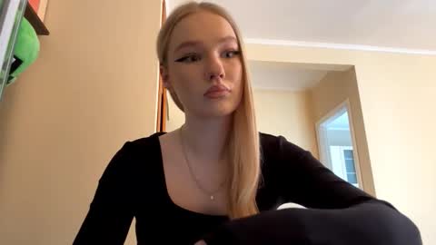 Snapshot of seemabensch chatting on 03-07-26, 12:07 Kristie online show from 03-07-26, 12:07