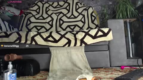 Snapshot of seexysweetie chatting on 02-02-25, 03:07 Angie online show from 02-02-25, 03:07