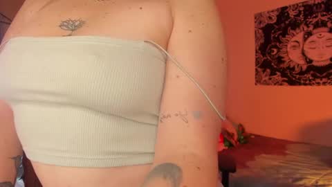 Snapshot of sejmet_5 chatting on 12-24-24, 04:55 Yeyis online show from 12-24-24, 04:55