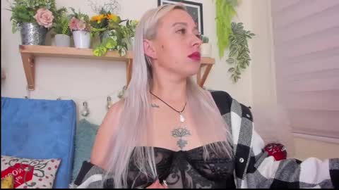 Snapshot of sejmet_5 chatting on 12-31-24, 05:55 Yeyis online show from 12-31-24, 05:55