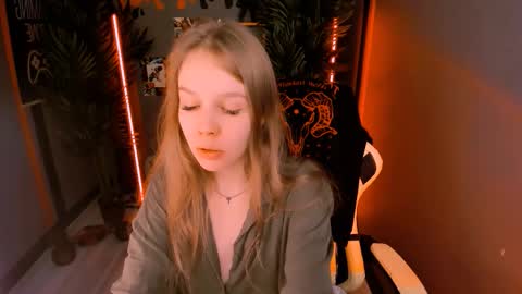 Snapshot of selen_hells_weet chatting on 10-19-25, 03:56 Selena online show from 10-19-25, 03:56