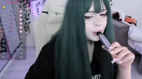 Selena  online show from 09-24-25, 05:11