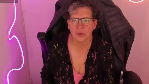 Selena online show from 04-14-26, 11:16