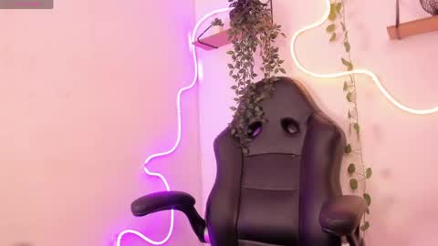 Selena online show from 04-15-26, 11:17