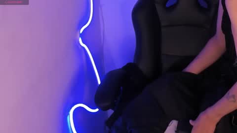 Selena online show from 04-21-26, 11:16