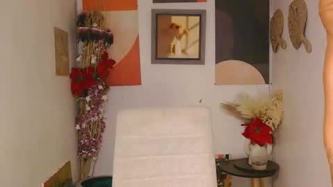 Snapshot of selena_fox2000 chatting on 12-01-25, 12:48 selena_fox2000 online show from 12-01-25, 12:48