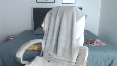 Selena online show from 09-18-25, 05:48