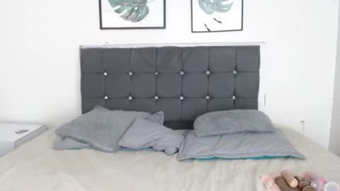 Snapshot of selena_hotmilf chatting on 12-18-25, 03:40 Selena online show from 12-18-25, 03:40