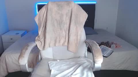 Snapshot of selena_hotmilf chatting on 01-13-26, 02:22 Selena online show from 01-13-26, 02:22