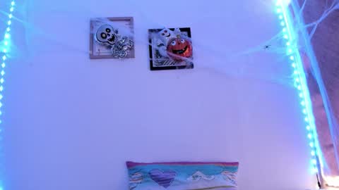 Snapshot of selena_jhonson1 chatting on 10-29-25, 02:41 Karen online show from 10-29-25, 02:41