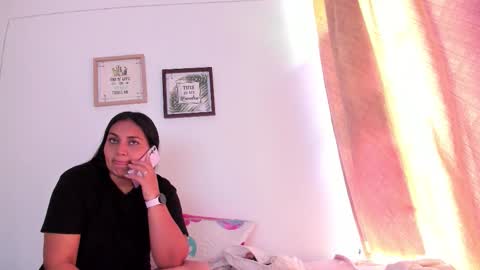 Snapshot of selena_jhonson1 chatting on 11-17-25, 01:50 Karen online show from 11-17-25, 01:50