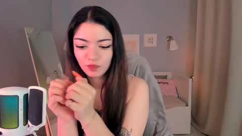 Snapshot of selena_wow_ chatting on 10-14-25, 08:15 Selena Follow Me online show from 10-14-25, 08:15