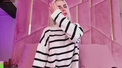 Selena online show from 11-03-25, 04:25