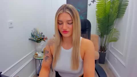 selenaemoore online show from 11-21-25, 04:55