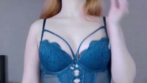 Snapshot of selenahanson chatting on 01-10-26, 12:56 SelenaHanson online show from 01-10-26, 12:56