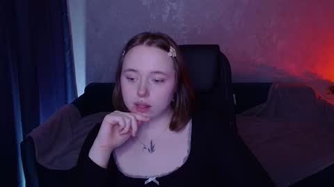 Snapshot of selenalily chatting on 05-21-26, 06:04 Lilith online show from 05-21-26, 06:04