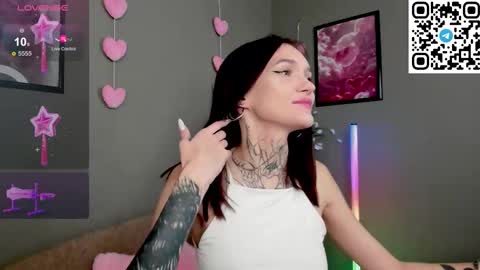 Selena online show from 10-18-25, 02:03