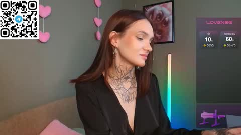 Selena online show from 11-21-25, 02:10