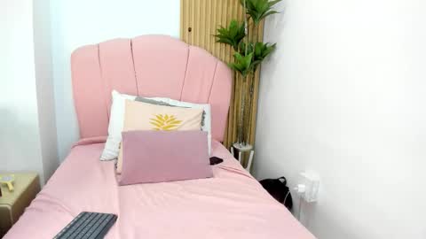 Snapshot of selenamiel chatting on 03-12-26, 04:07 Selena online show from 03-12-26, 04:07