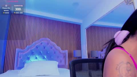 selenastonne online show from 10-28-25, 08:11