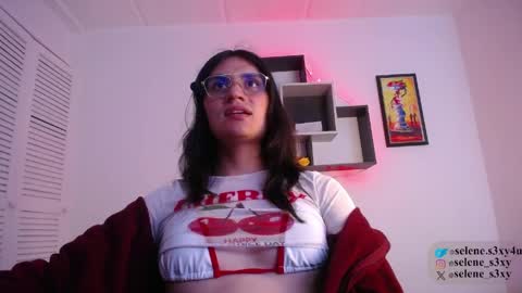 Snapshot of selene_cutie chatting on 03-24-26, 11:32 Selene help me with 50 thumbs up online show from 03-24-26, 11:32