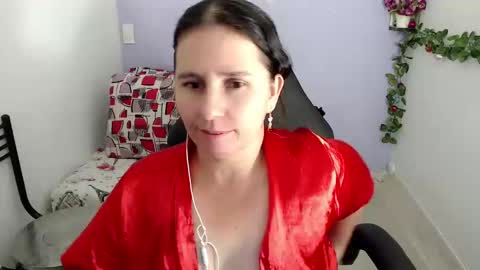 Snapshot of selene_mom chatting on 01-18-25, 08:19 selene online show from 01-18-25, 08:19