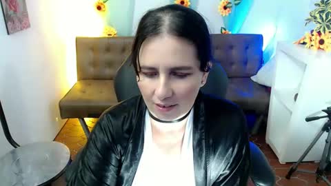 Snapshot of selene_mom chatting on 03-04-25, 02:10 selene online show from 03-04-25, 02:10